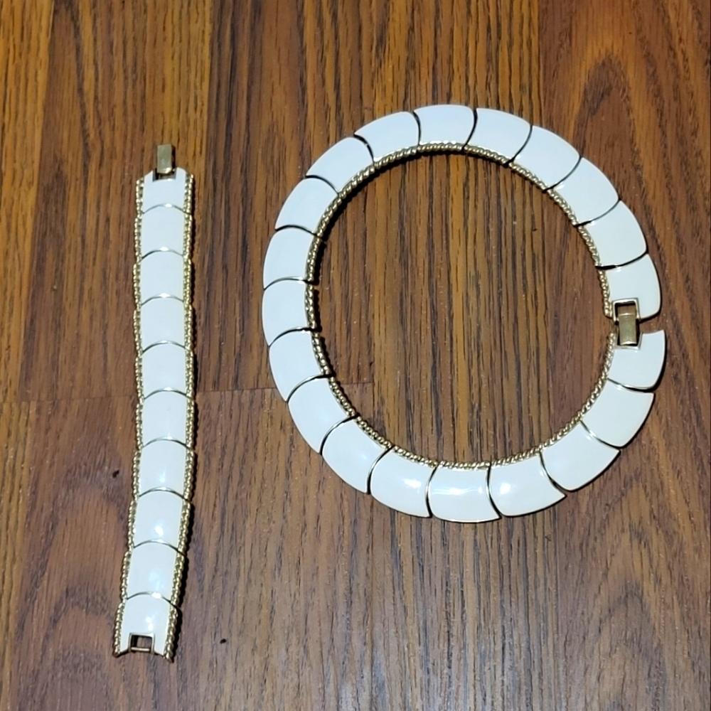Butler Signed White Enamel & Gold Plated Necklace Bracelet Set - Vintage Z3